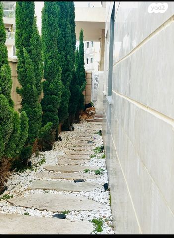 דירת גן, אהוד מנור, כפר יונה