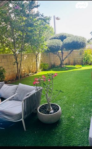 דירת גן, אהוד מנור, כפר יונה