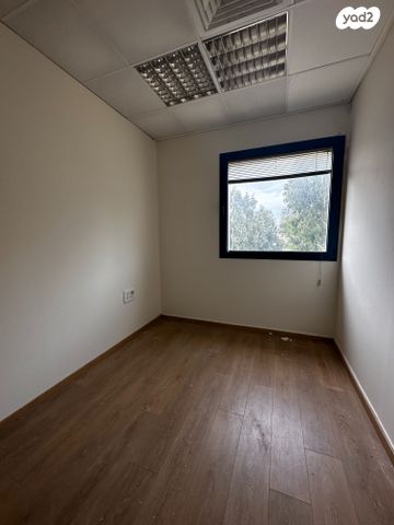 משרדים, פתח תקווה