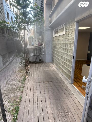 משרדים, יגאל אלון, נחלת יצחק, תל אביב יפו