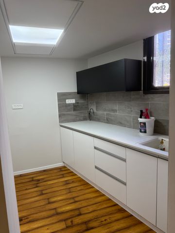 משרדים, יגאל אלון, נחלת יצחק, תל אביב יפו