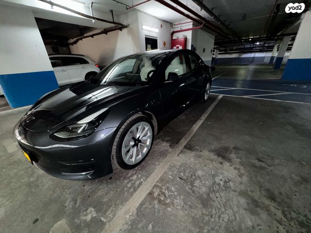 מודעת רכב טסלה מודל 3