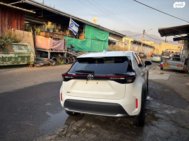 טויוטה יאריס קרוס