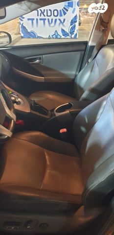 טויוטה פריוס