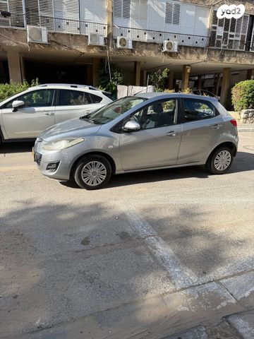 מודעת רכב מאזדה 2