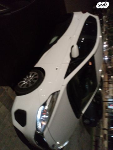 מודעת רכב קיה קארנס