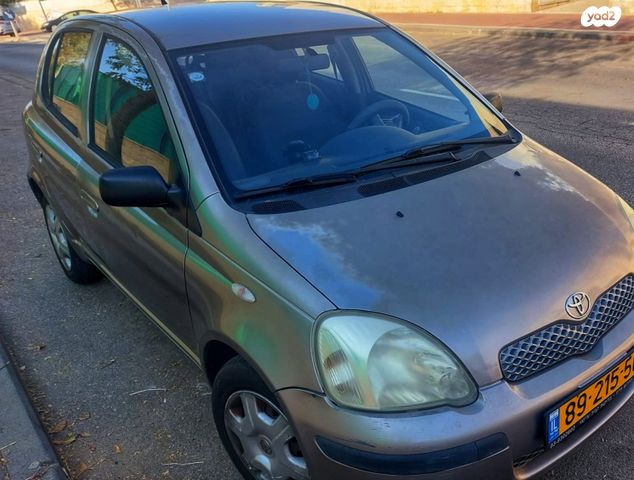 טויוטה יאריס