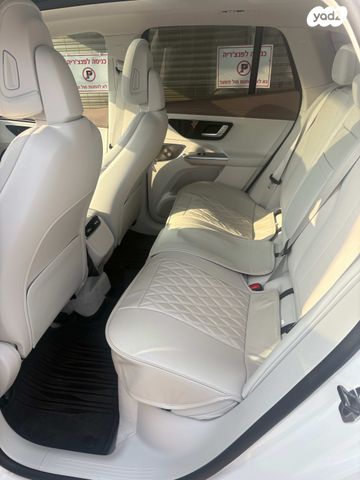 מרצדס-בנץ EQE SUV