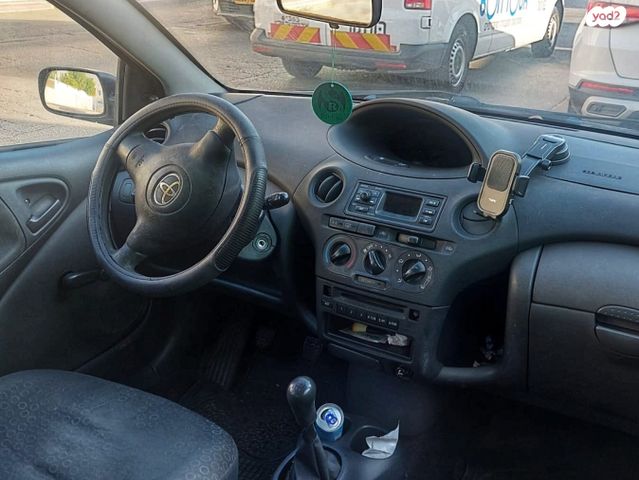 טויוטה יאריס