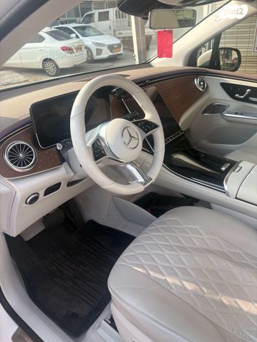 מרצדס-בנץ EQE SUV