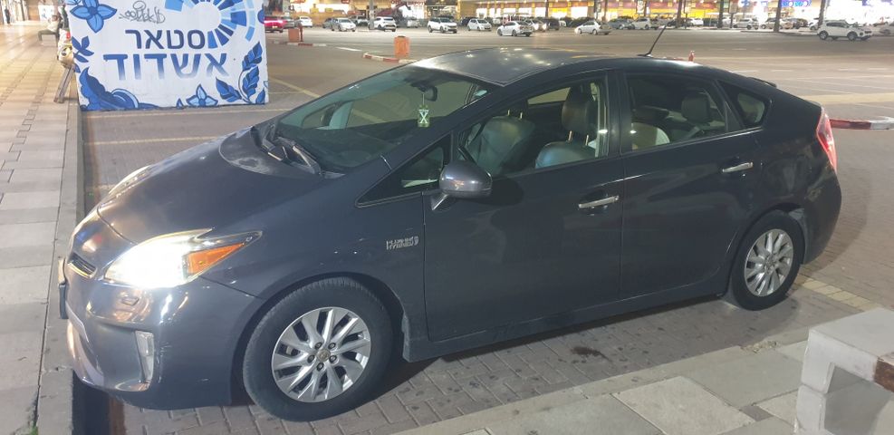 טויוטה פריוס