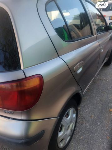 טויוטה יאריס