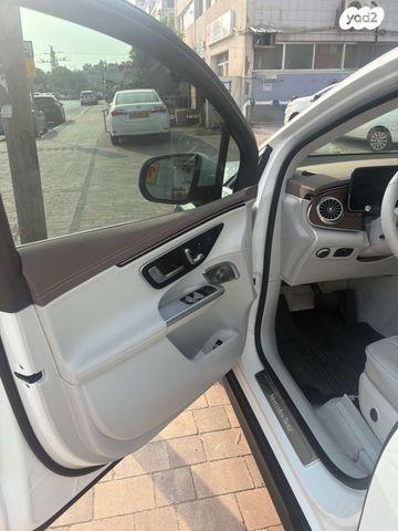 מרצדס-בנץ EQE SUV