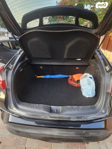 מודעת רכב טויוטה C-HR