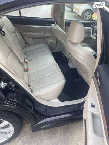 סובארו B4/לגאסי