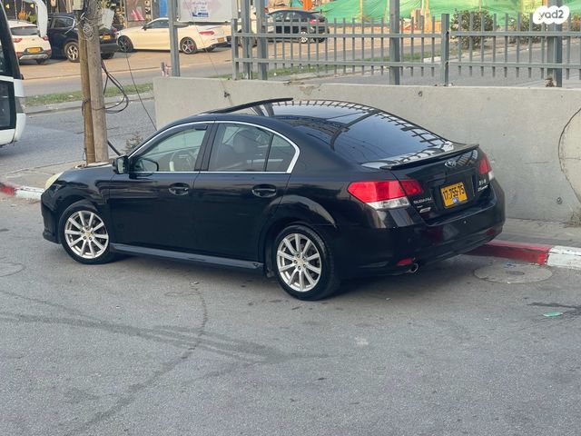 סובארו B4/לגאסי