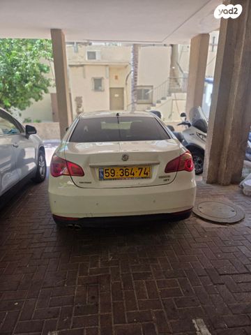 אם ג'י 550
