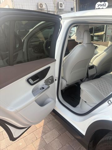 מרצדס-בנץ EQE SUV
