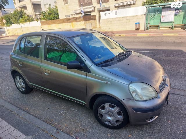 טויוטה יאריס