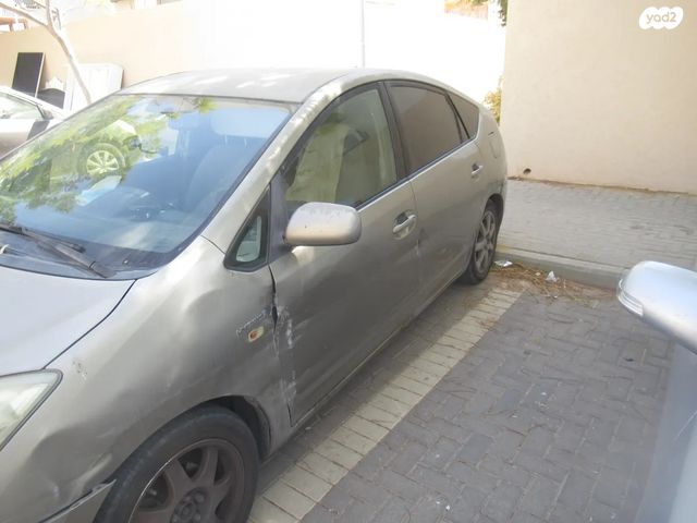 טויוטה פריוס