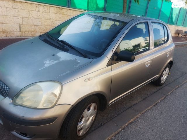 טויוטה יאריס