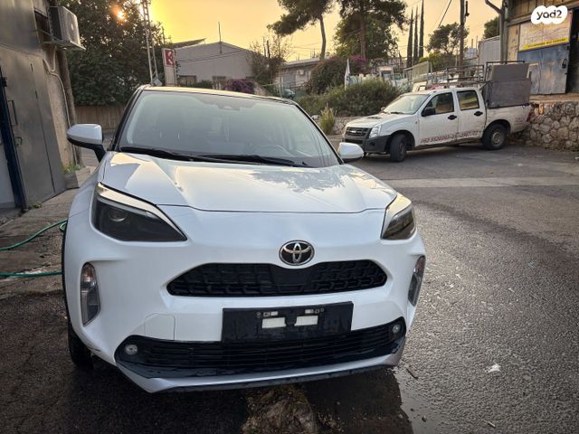 מודעת רכב טויוטה יאריס קרוס