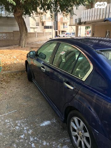 סובארו B4/לגאסי