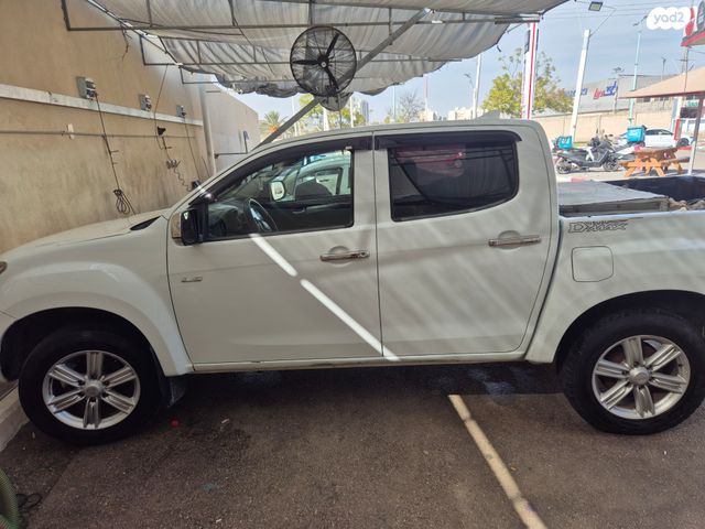 מודעת רכב איסוזו די-מקס