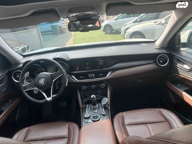 אלפא רומיאו סטלביו