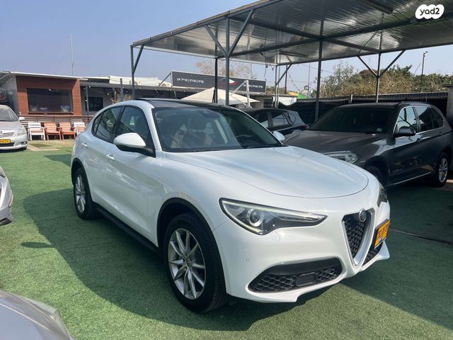 אלפא רומיאו סטלביו