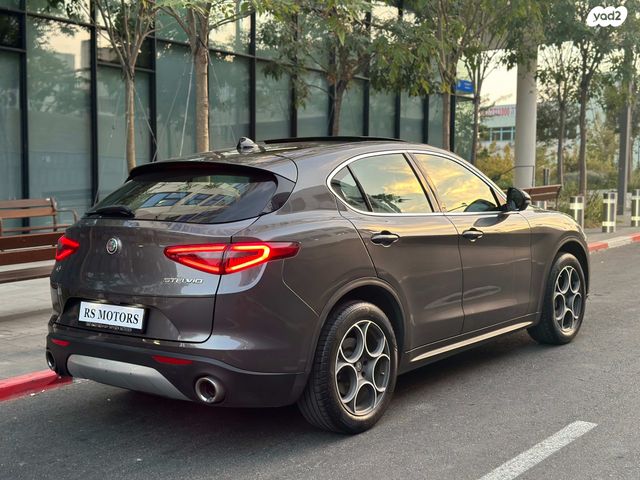 מודעת רכב אלפא רומיאו סטלביו