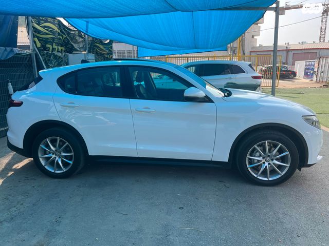 אלפא רומיאו סטלביו