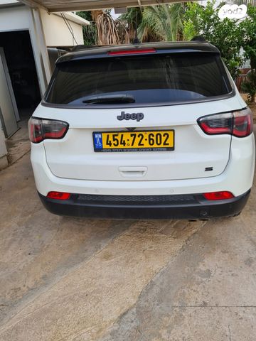 מודעת רכב ג'יפ קומפאס