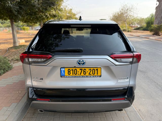 טויוטה RAV4