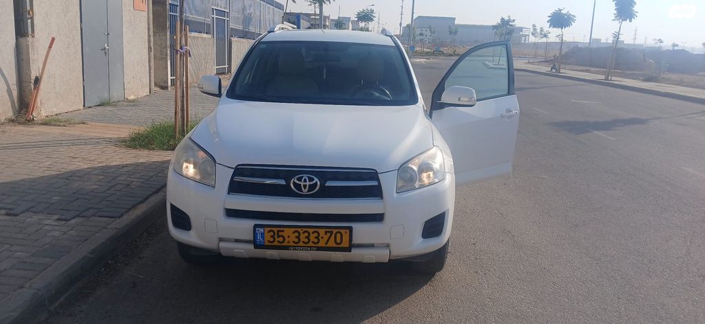 טויוטה RAV4