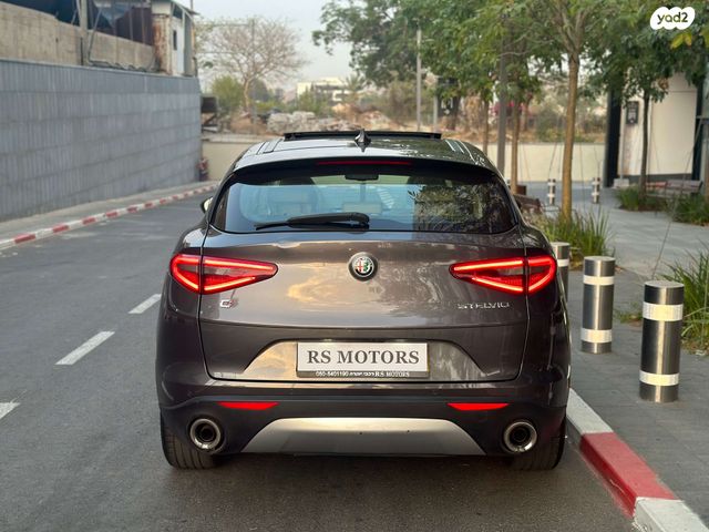 אלפא רומיאו סטלביו