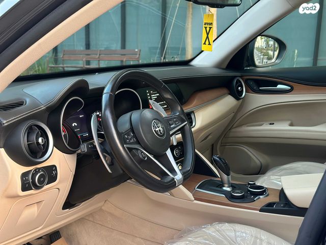 אלפא רומיאו סטלביו