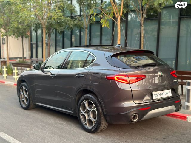 אלפא רומיאו סטלביו