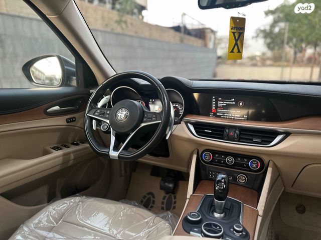 אלפא רומיאו סטלביו