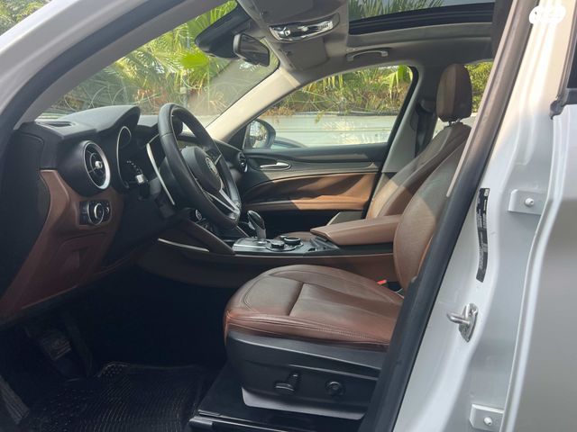 אלפא רומיאו סטלביו