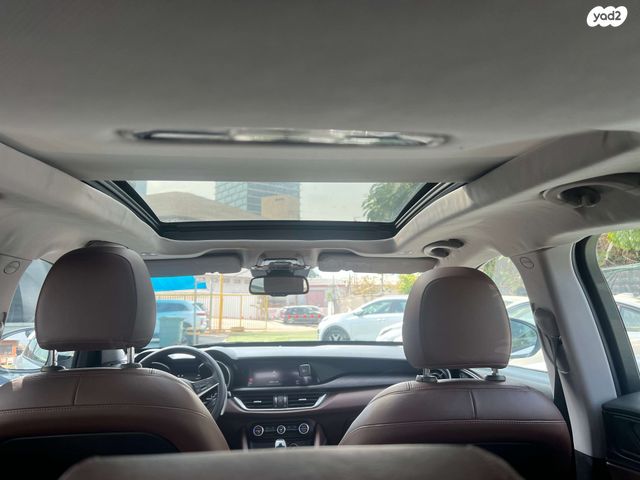 אלפא רומיאו סטלביו