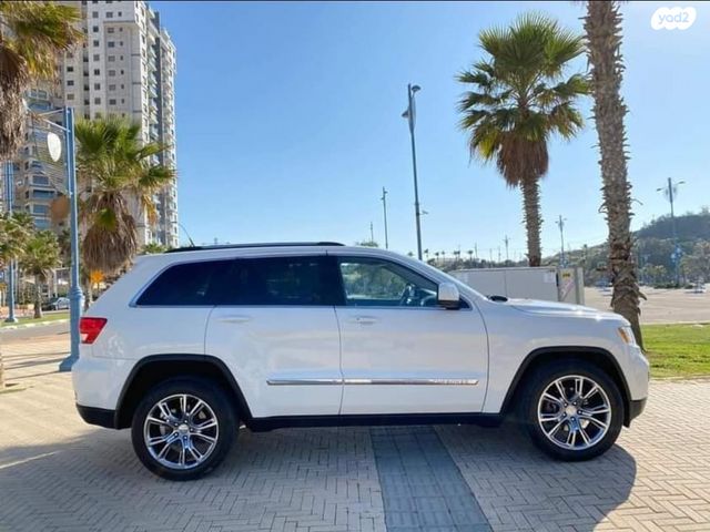 מודעת רכב ג'יפ גרנד צ'ירוקי