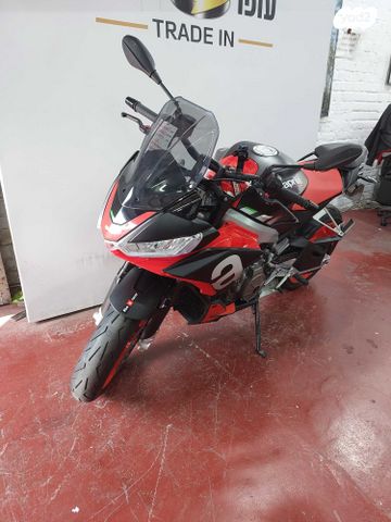 אפריליה טואונו 660