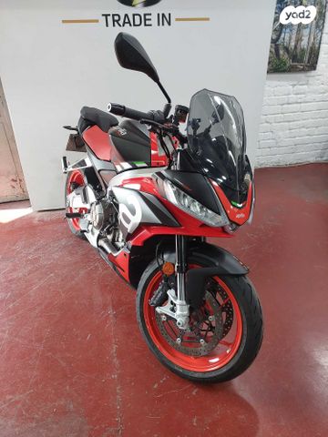 אפריליה טואונו 660