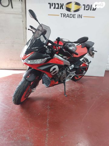 אפריליה טואונו 660