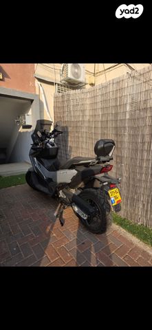 מודעת רכב סאן יאנג ADX400