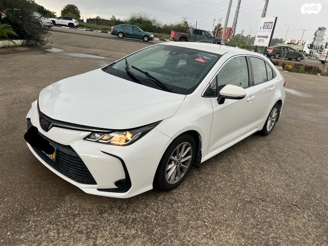 מודעת רכב טויוטה קורולה קרוס