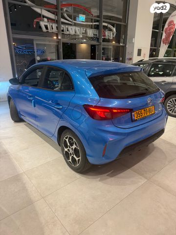 מודעת רכב אם ג'י MG3 2