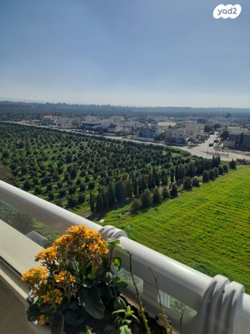גג/ פנטהאוז, השקד 25, עין שרה, נהריה