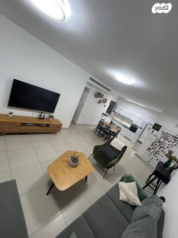 שושנה דמארי 22